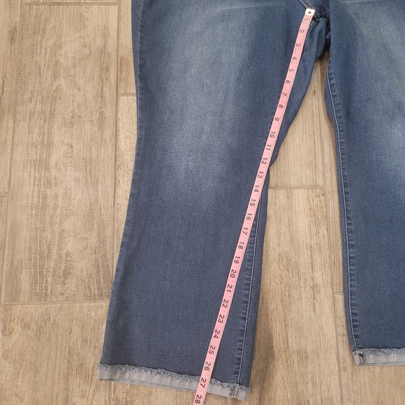 Democracy “AB”Solution Jeans Size 22W High Rise Cropped Itty Bitty Flare Cuffed - Picture 6 of 13